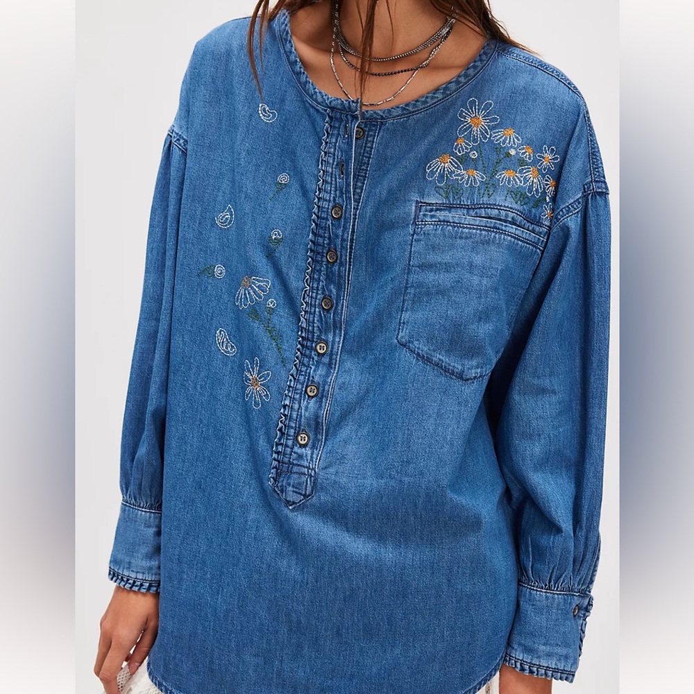 NWT Free People Tricia Fix Daisy Denim Dreaming Top